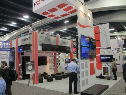 tradeshow_truss_rental_booth_fort_1