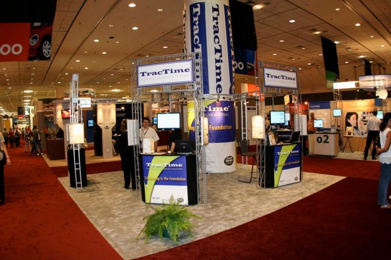Island Trade Show Exhibit Rental With Workstations